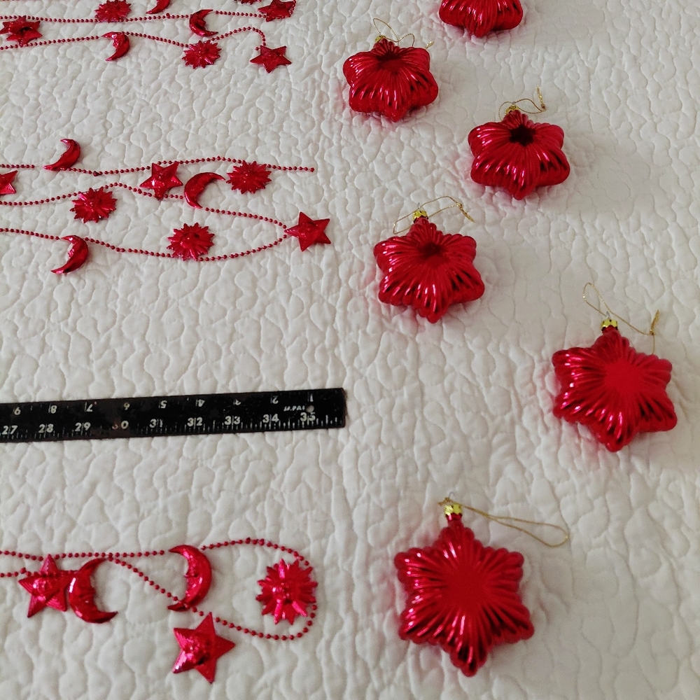 โคVintage 90s Red Celestial Sun, Moon & Star Garland (4 strands) w/ Star Ornament - Picture 4 of 9